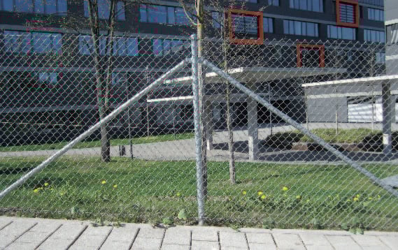 Speciális drótkerítés az állatok védelmére