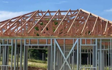 Szeglemezes tető építés #7