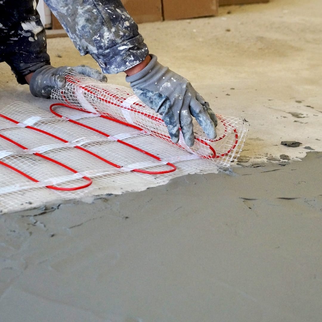 Egy betonozó esztrich betonozás közben Csorváson