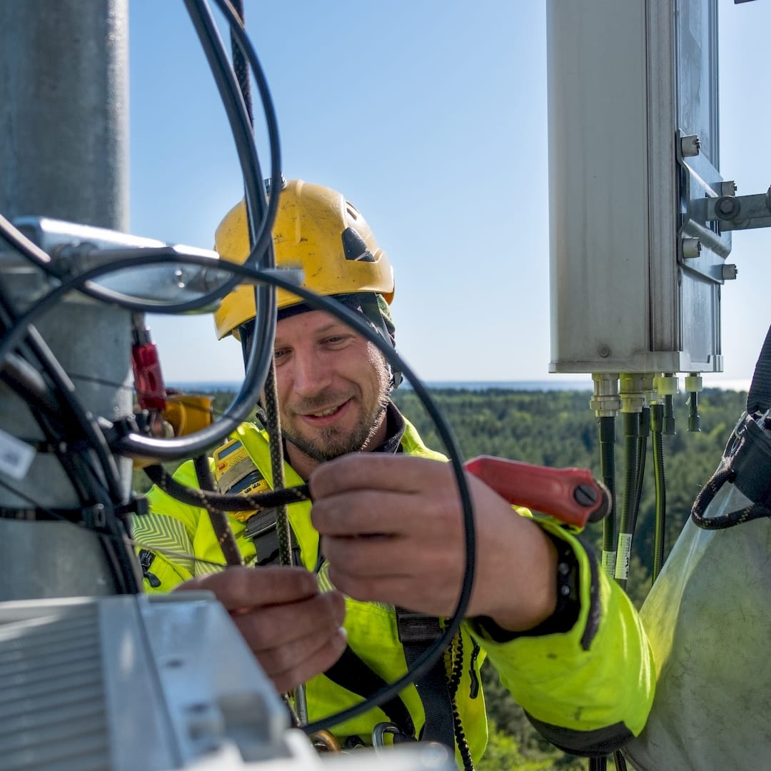 Egy bontó antenna bontás közben Lábatlanen