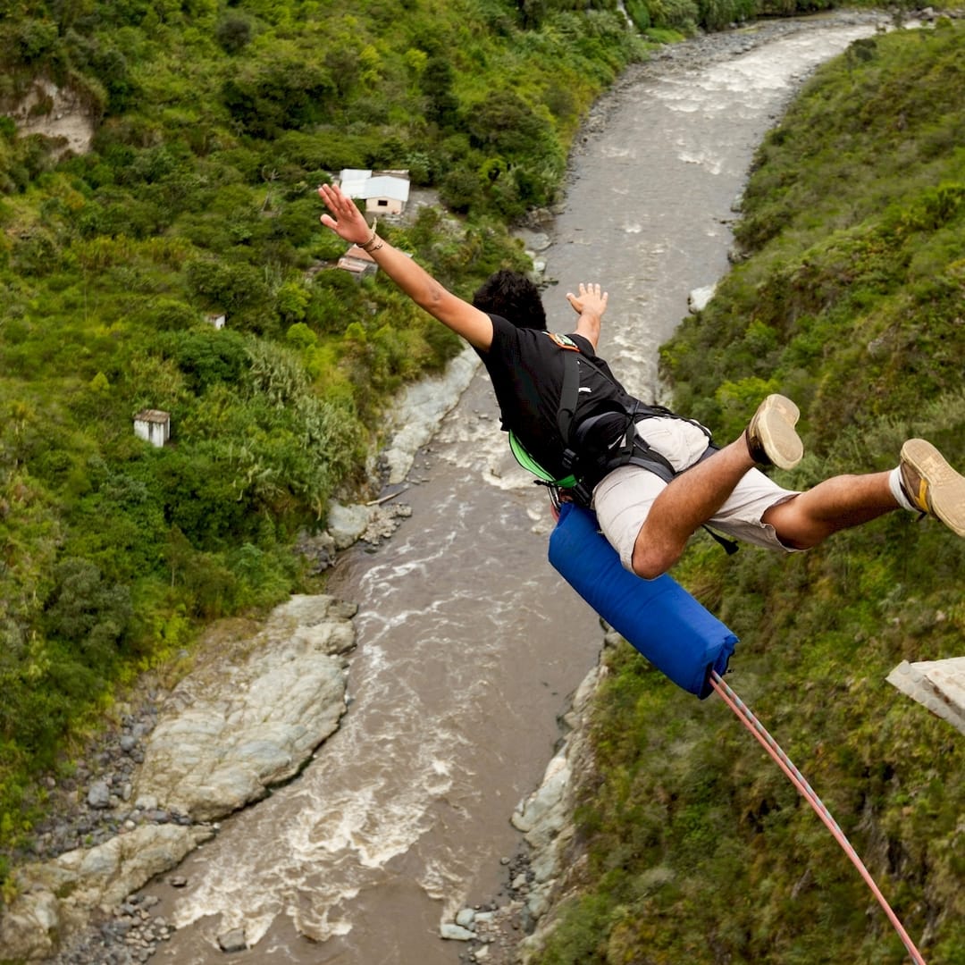 Egy edző bungee edzés közben Kalocsán