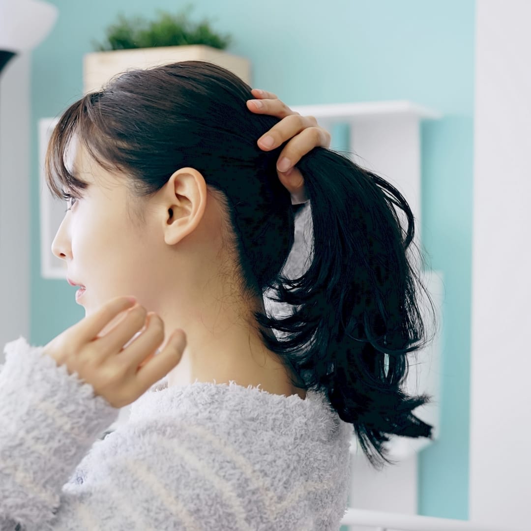 Egy fodrász keratin pakolás közben Lentien