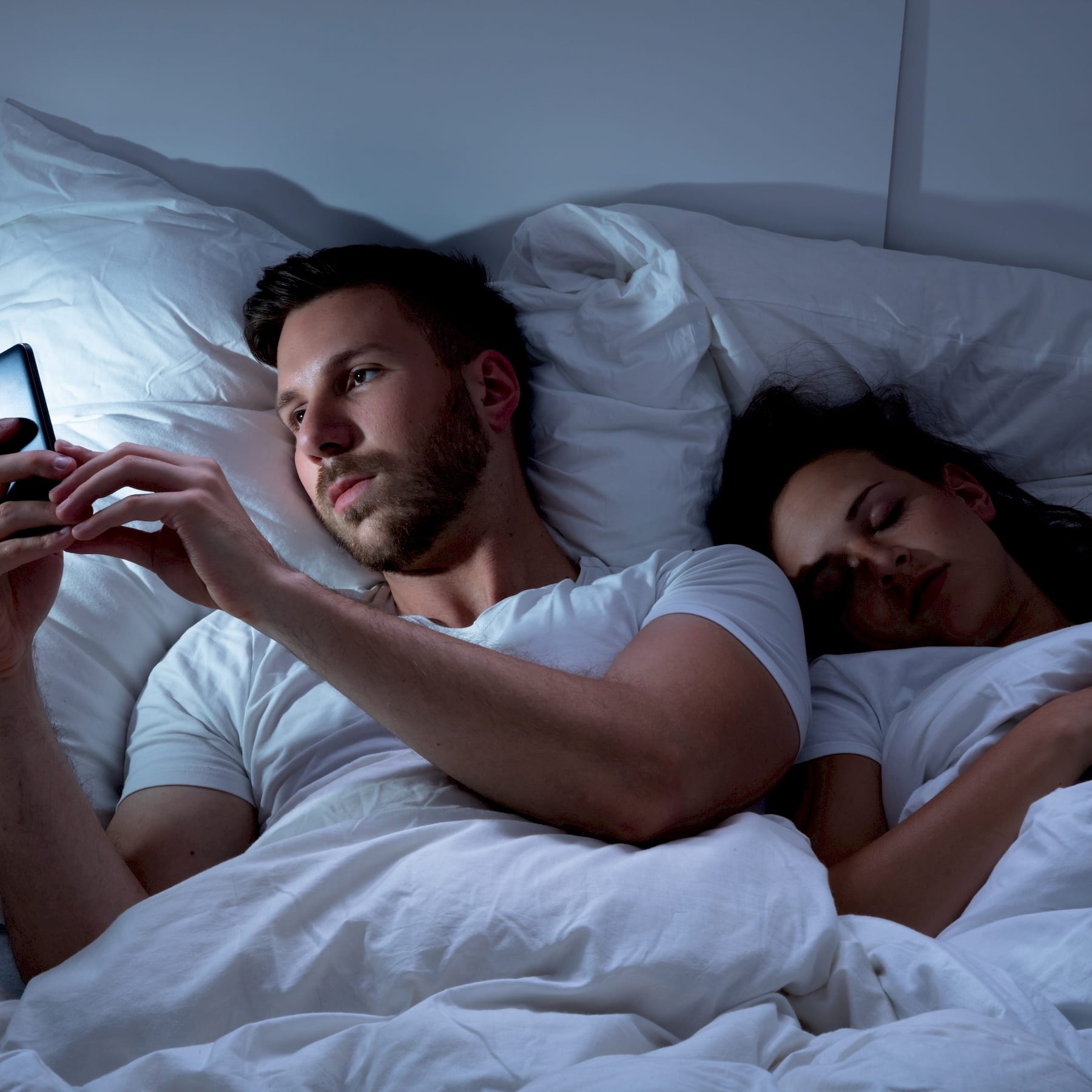 Egy magánnyomozó telefon lenyomozása közben Ibrányban