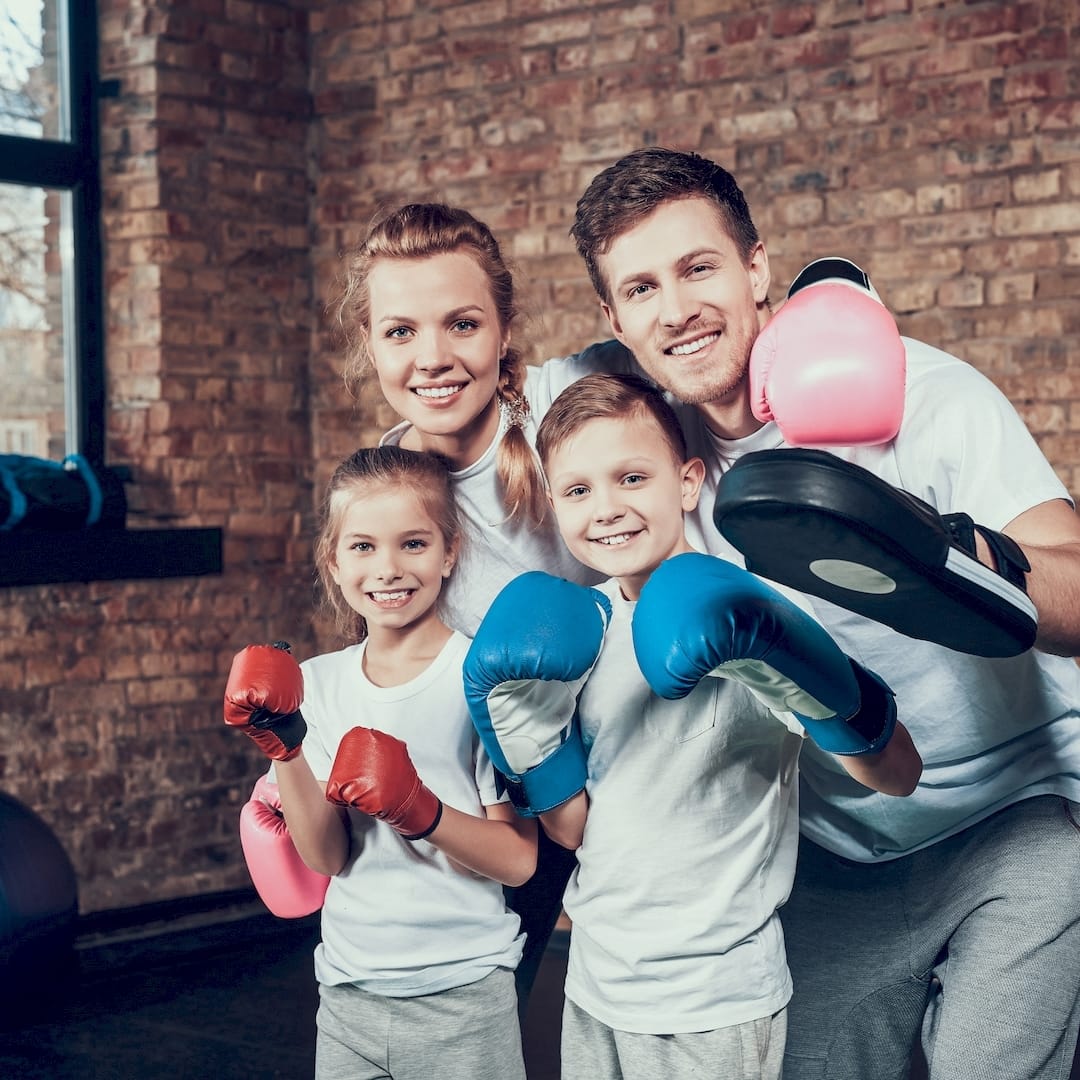 Egy személyi edző női box edzés közben Balassagyarmaton