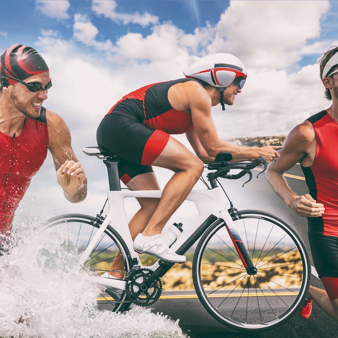 Egy személyi edző triatlon edzés közben Várpalotan