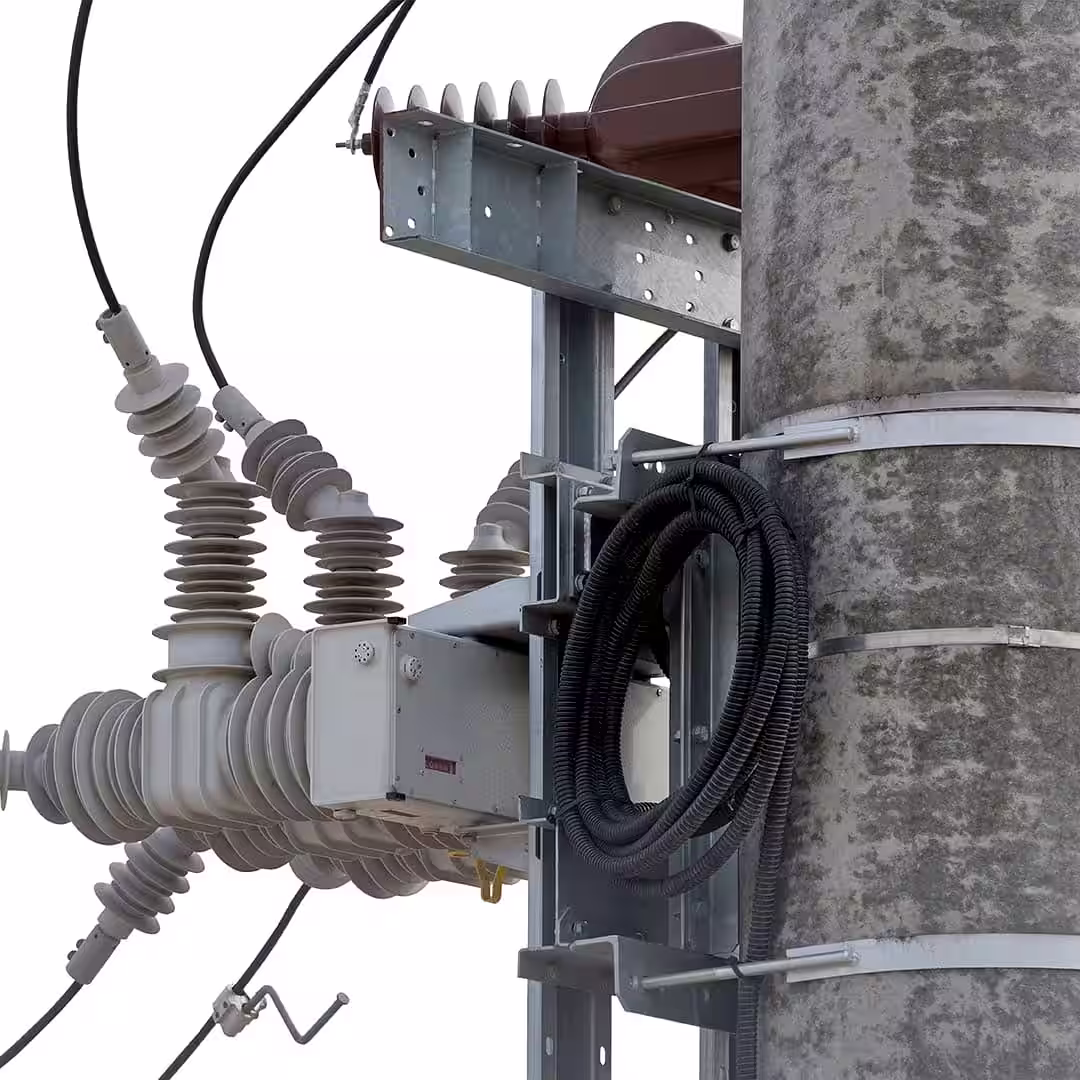 Egy villanyszerelő elektromos vezeték elosztása közben Szigetszentmiklósen
