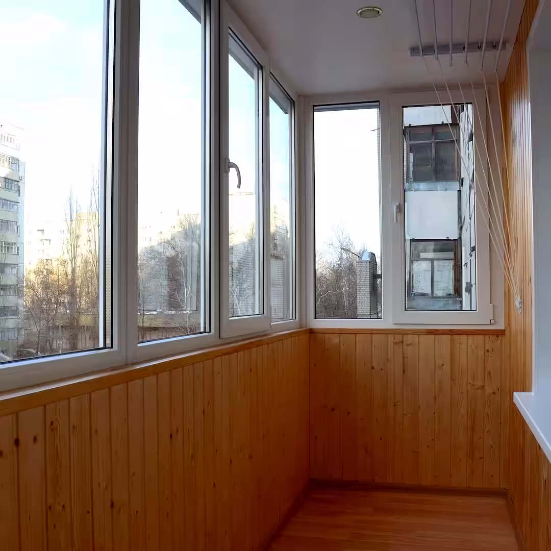 Egy generálkivitelező panel erkély felújítás közben Hajdúsámsonban