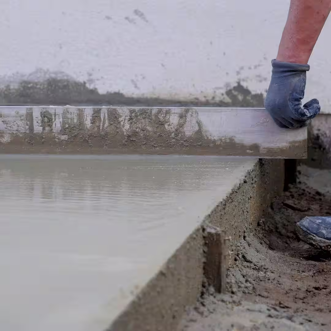 Egy betonozó pince betonozás közben Kiskunfélegyházan