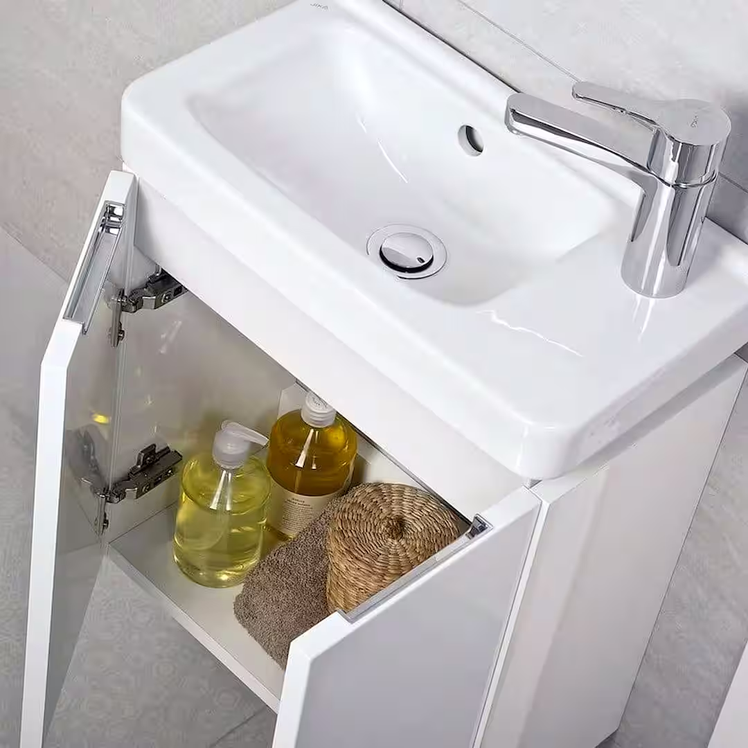 Egy wc-kagyló beépítésének, wc kagyló beépítése közben Bonyhádon